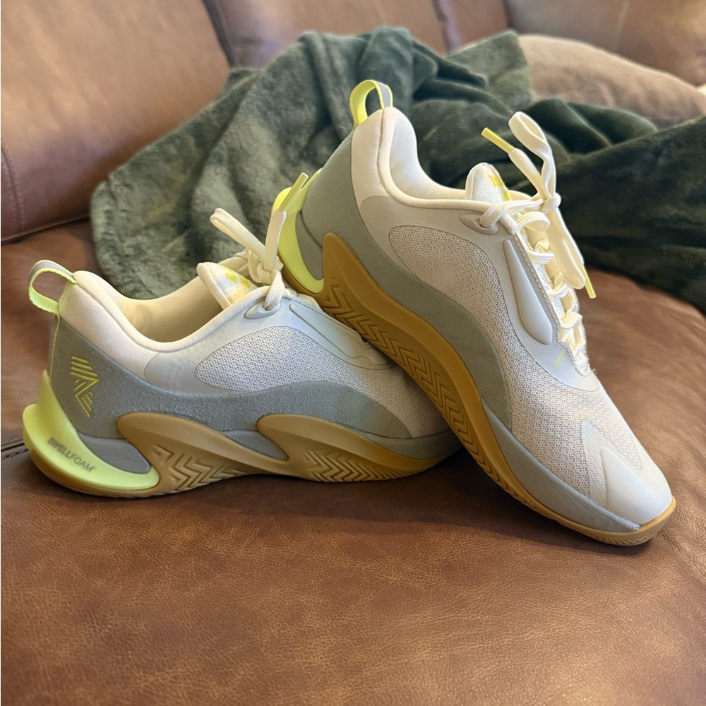 BRAND NEW Rad Global One V2 Shoes